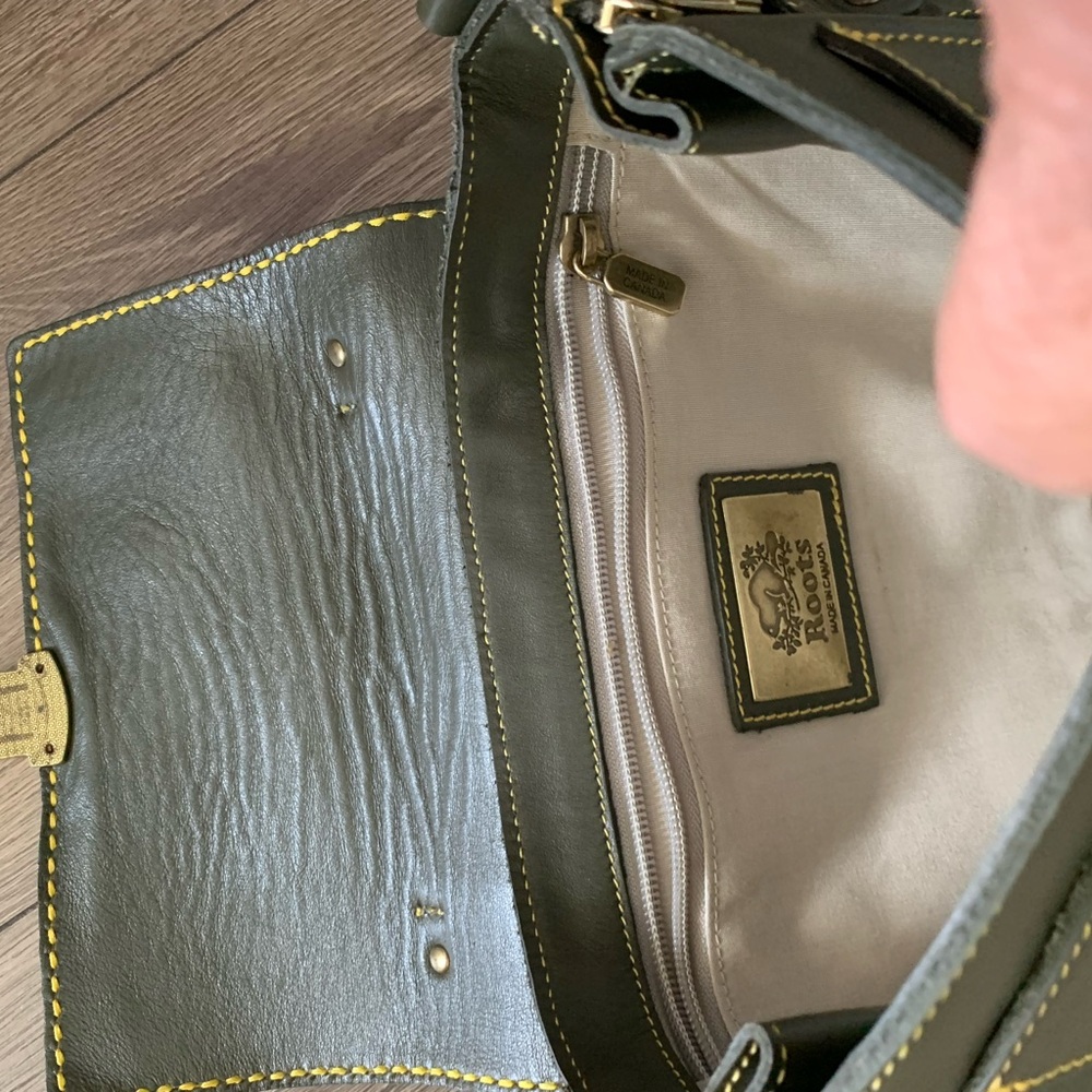 Roots crossbody bag green leather il size cm colour size cm 16,21,6 - Picture 7 of 12